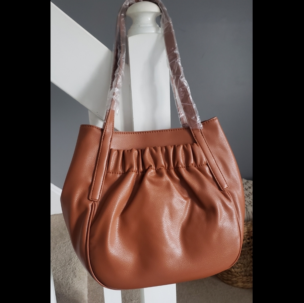 NWT Elizabeth and James Hobo Gather Tote
